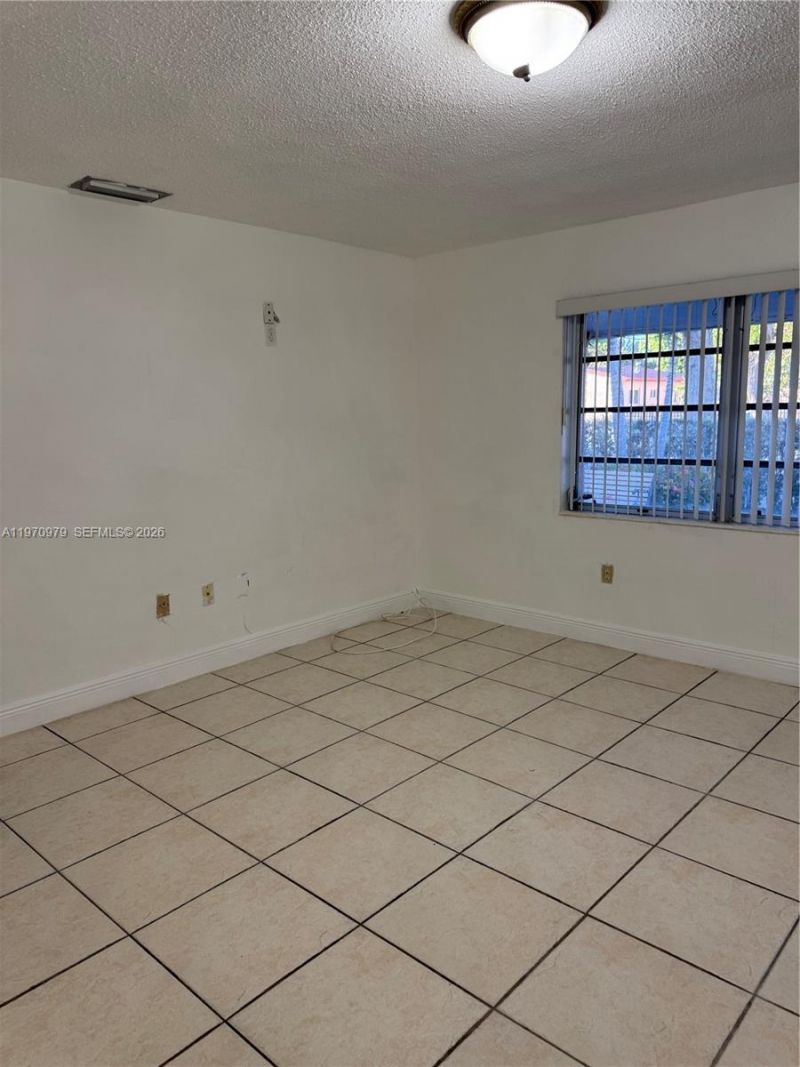 470 NE 127th St, North Miami, FL 33161 Photo