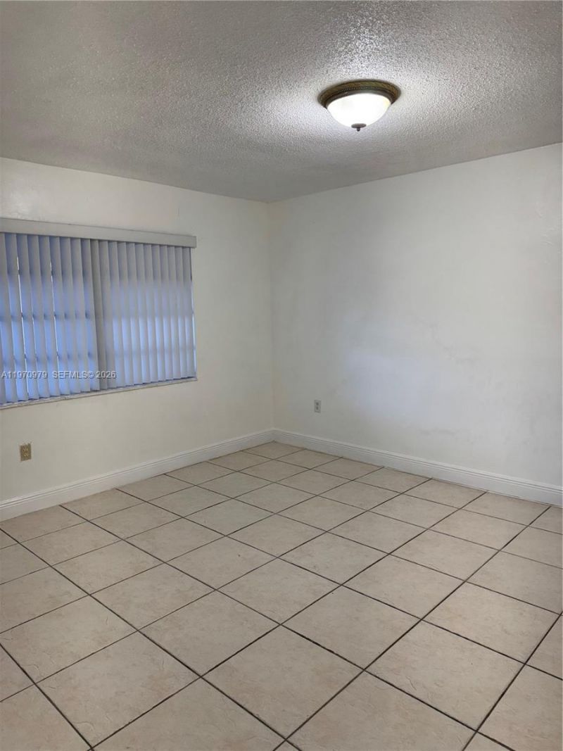 470 NE 127th St, North Miami, FL 33161 Photo