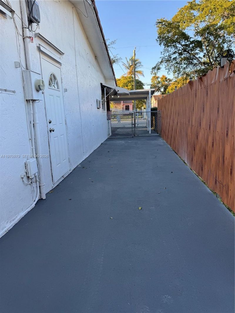 470 NE 127th St, North Miami, FL 33161 Photo