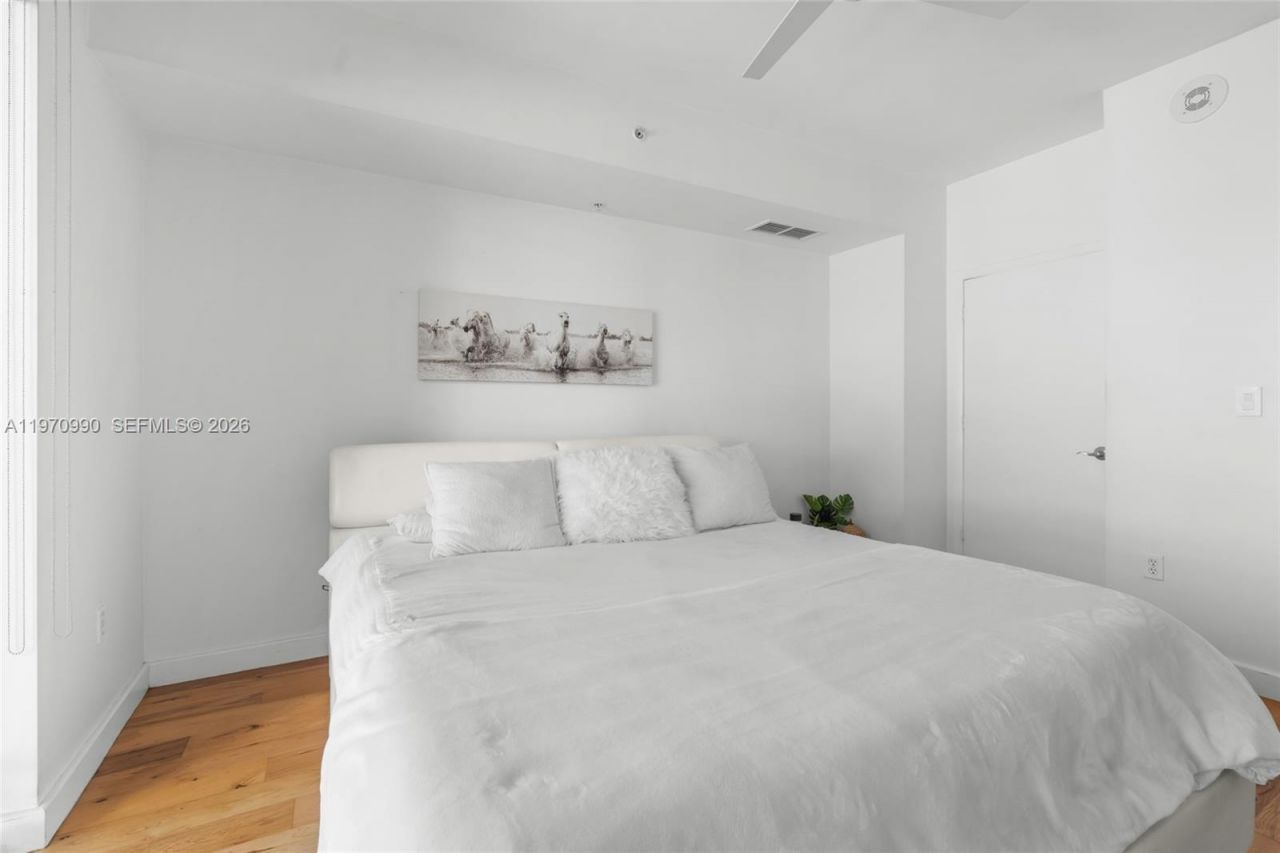 253 NE 2nd St , Unit 1007, Miami, FL 33132 Photo