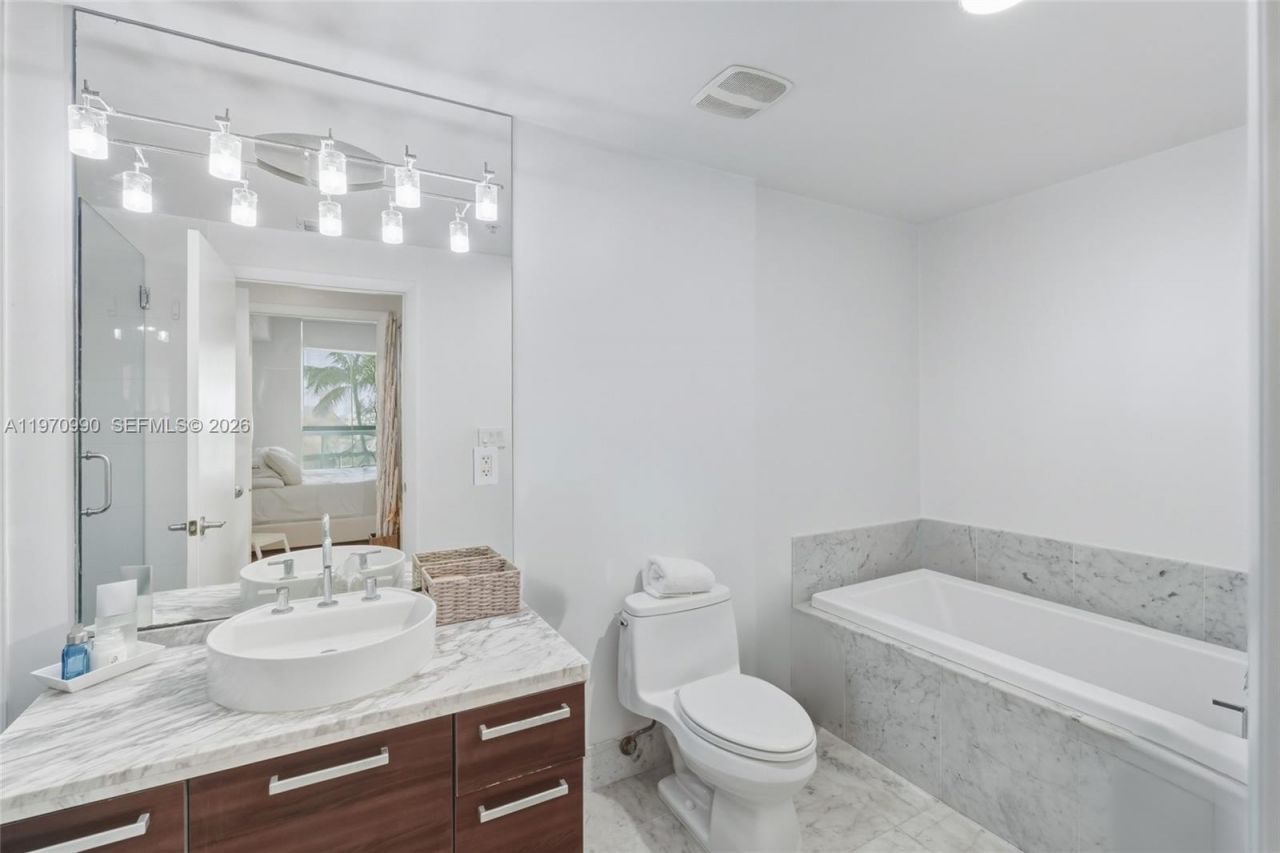 253 NE 2nd St , Unit 1007, Miami, FL 33132 Photo