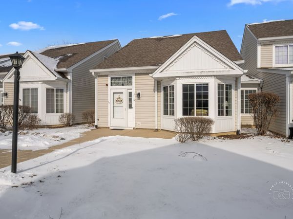 516 E Victoria Circle, North Aurora, IL 60542