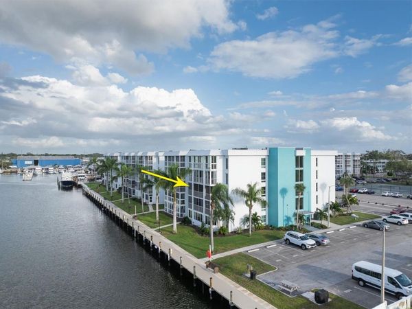 4900 38TH WAY S, Unit 302, ST PETERSBURG, FL 33711