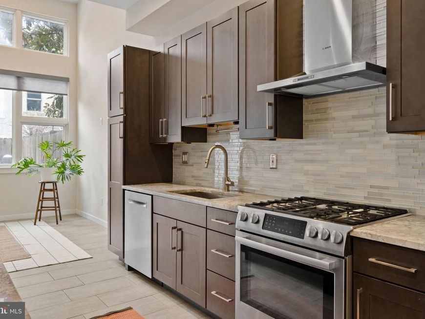 967 N Randolph Street, Philadelphia, PA 19123 Main Photo