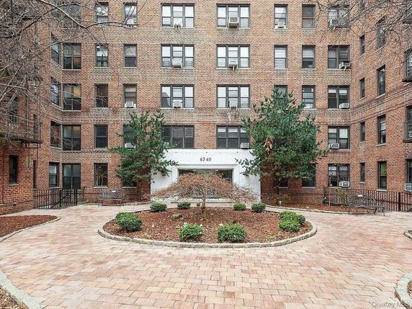 67-40 Yellowstone Boulevard , Unit 2E, Forest Hills, NY 11375