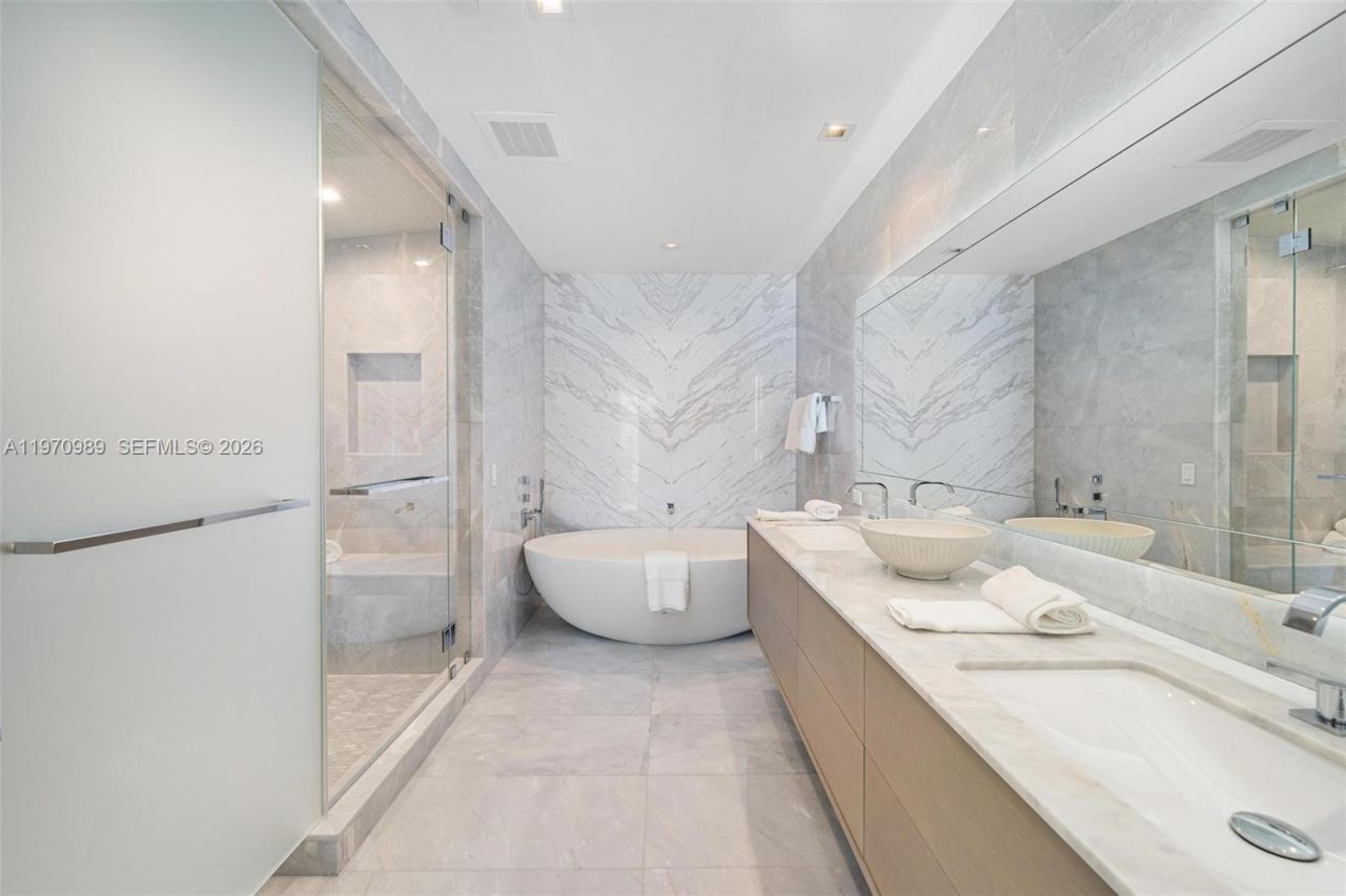 18501 Collins Ave , Unit 2003, Sunny Isles Beach, FL 33160 Photo