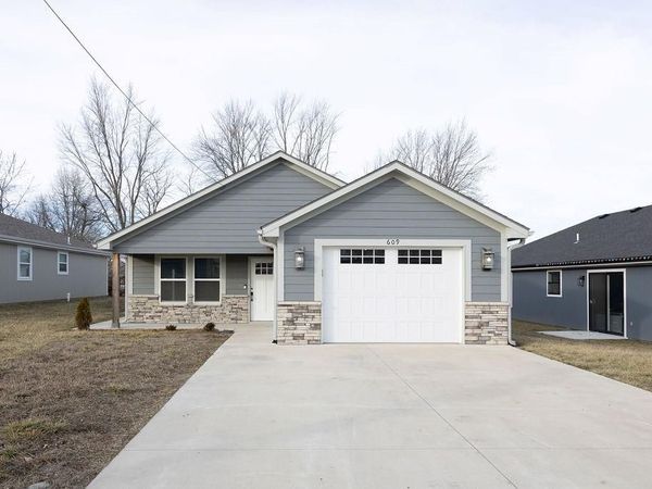 609 W Dryden Street, Odessa, MO 64076