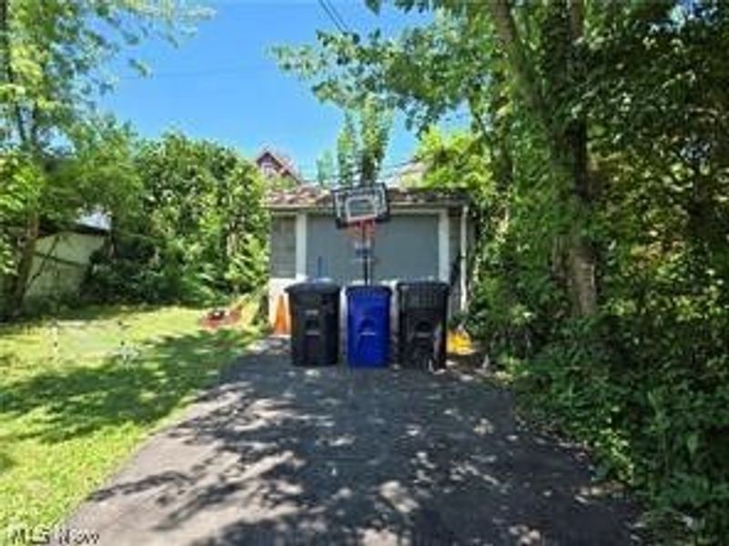 11813 Dove, Cleveland, OH 44122 Photo 2
