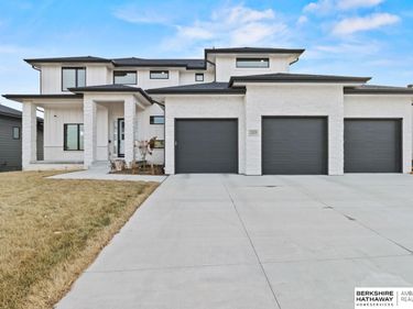 21103 Atwood Avenue, Elkhorn, NE 68022