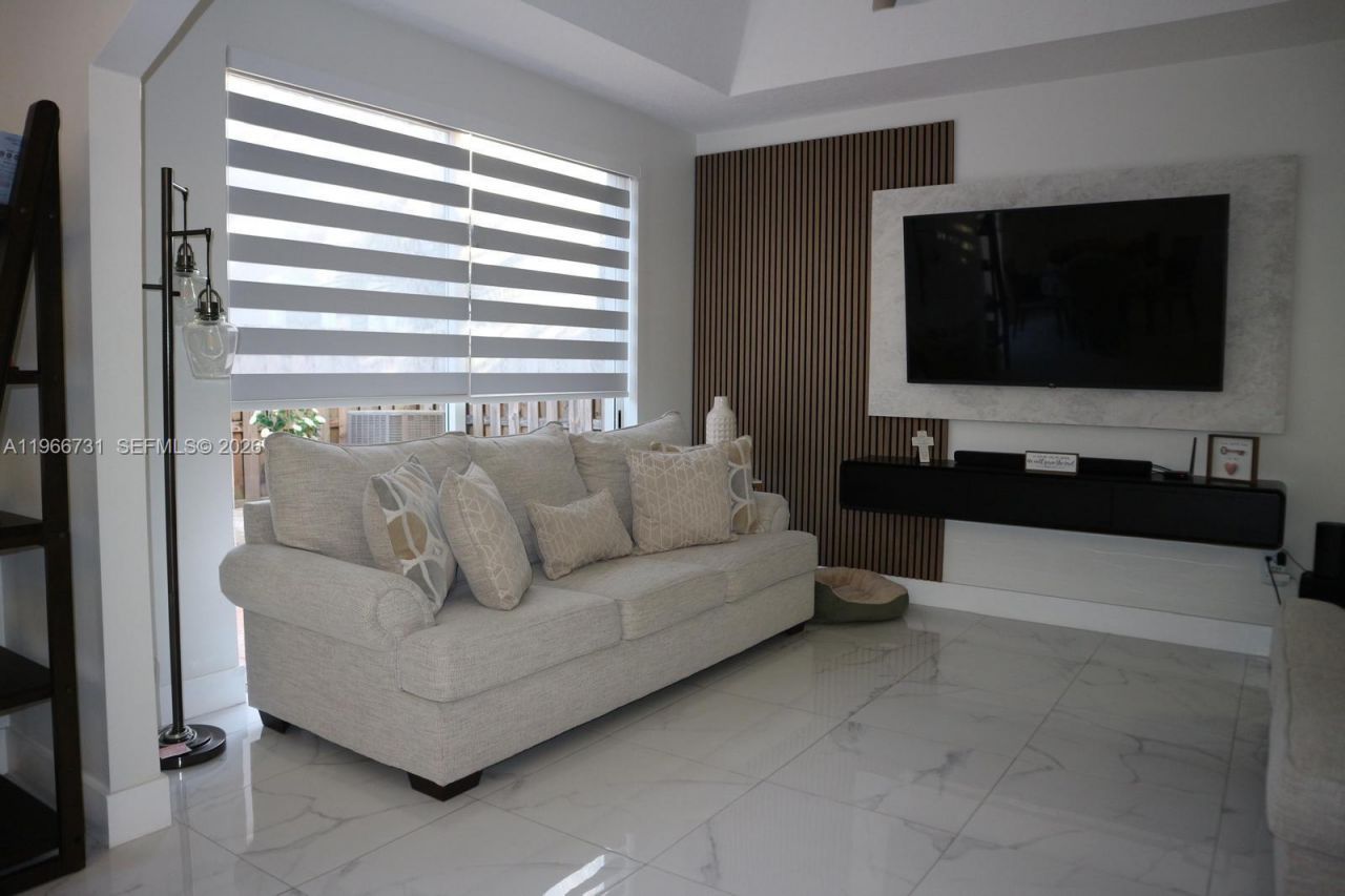 8330 NW 143rd Ter , Miami Lakes, FL 33016 Photo