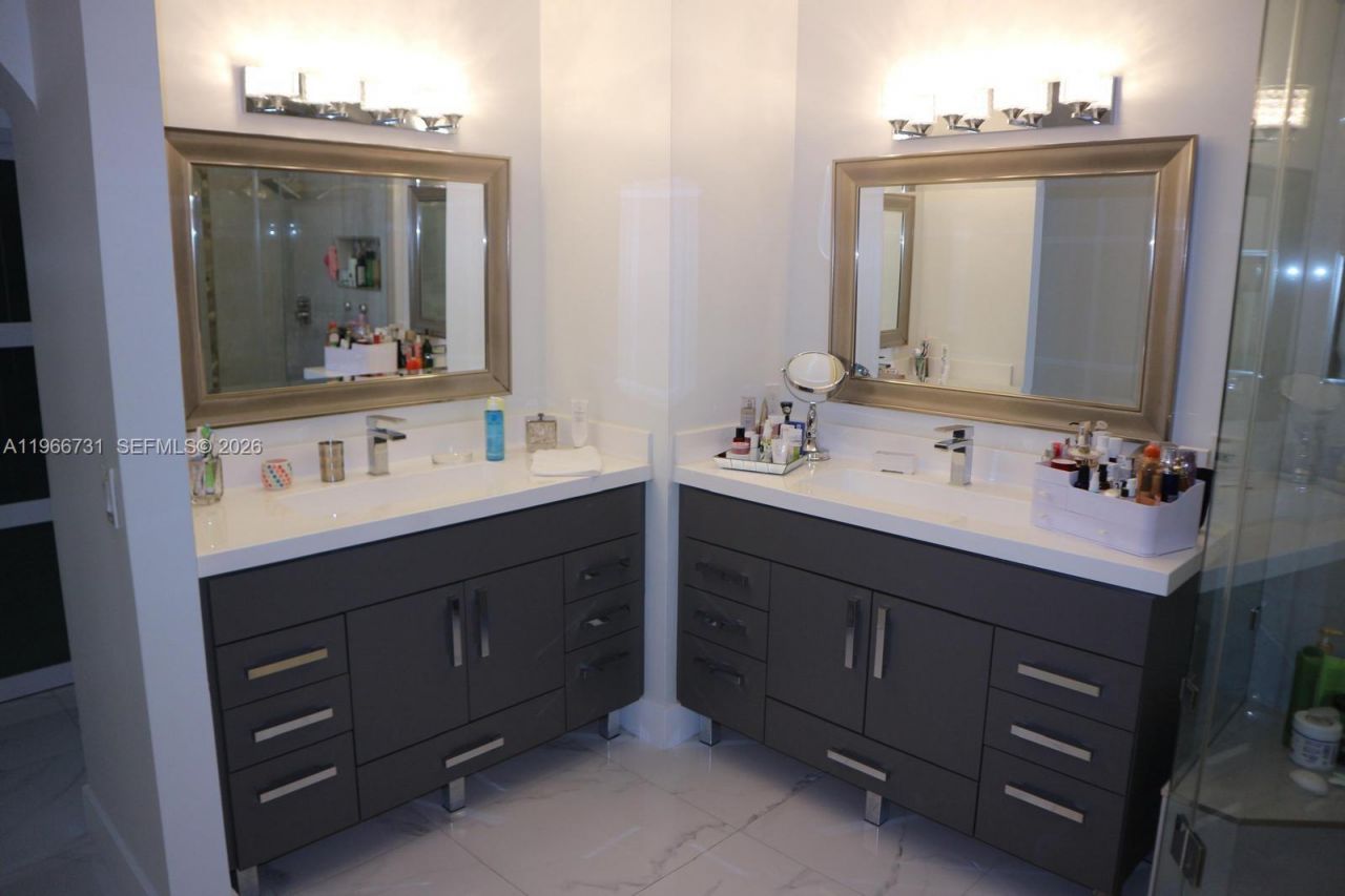 8330 NW 143rd Ter , Miami Lakes, FL 33016 Photo