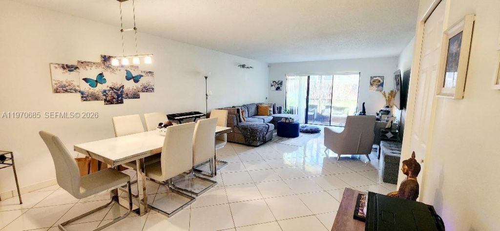 327 Lakeview Dr, Unit 103, Weston, FL 33326 Photo