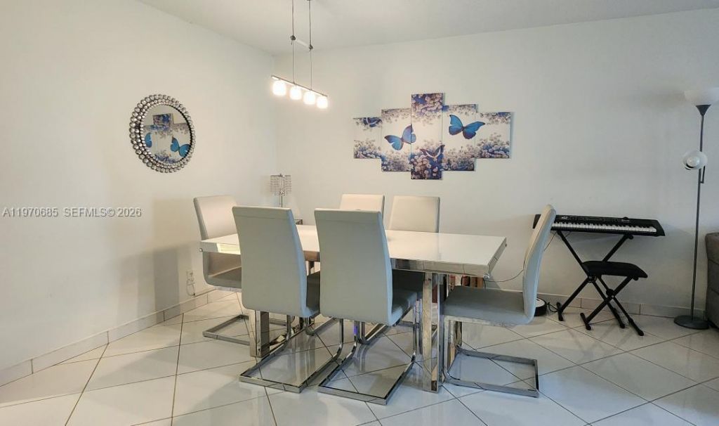 327 Lakeview Dr, Unit 103, Weston, FL 33326 Photo