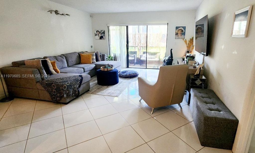 327 Lakeview Dr, Unit 103, Weston, FL 33326 Photo