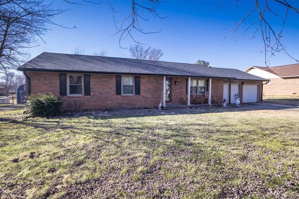 3765 Locust Hill Dr E, Owensboro, KY 42303 Main Photo