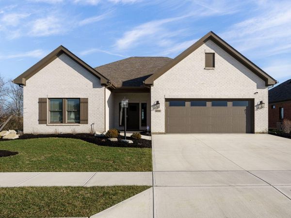 822 Pebble Place, Tipp City, OH 45371