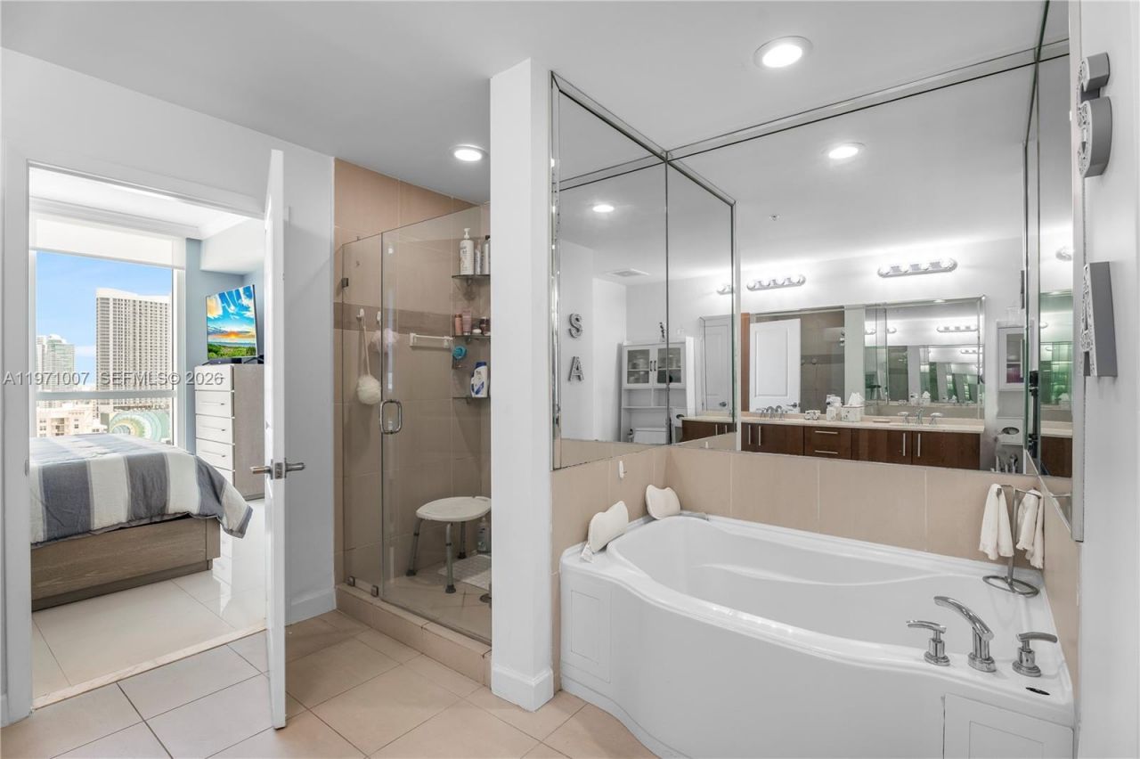 1945 S Ocean Dr, Unit 2209, Hallandale Beach, FL 33009 Photo