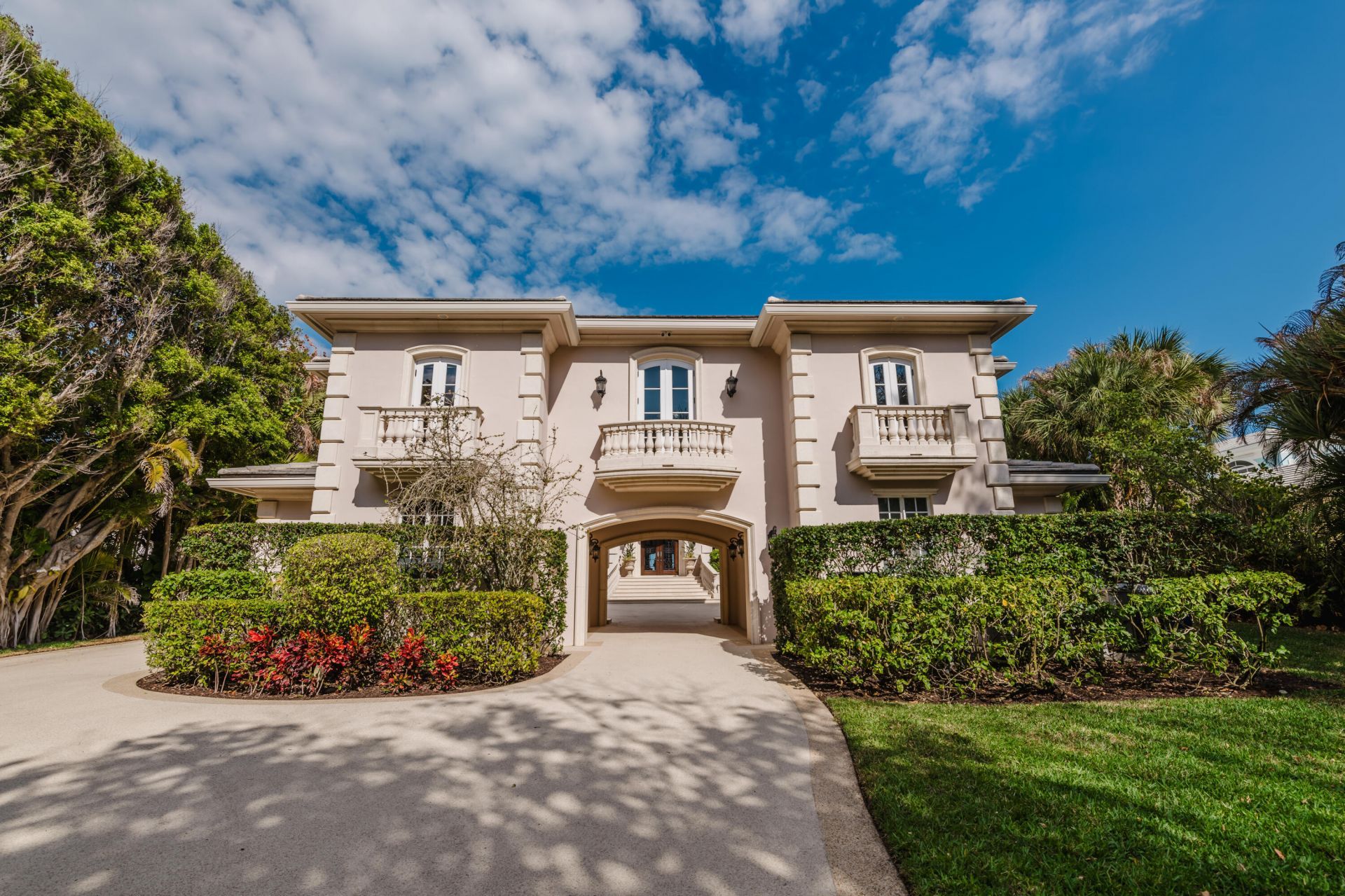 19 N Beach Road, Jupiter Island, FL 33455 Photo