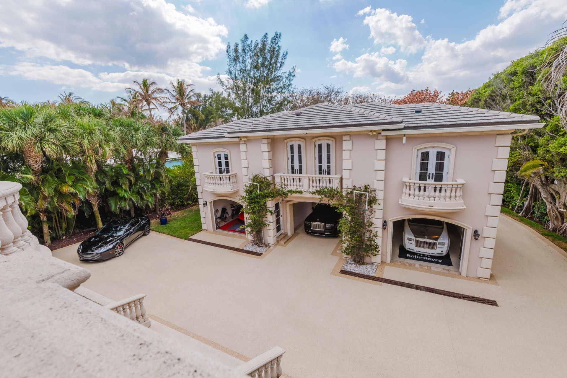 19 N Beach Road, Jupiter Island, FL 33455 Photo