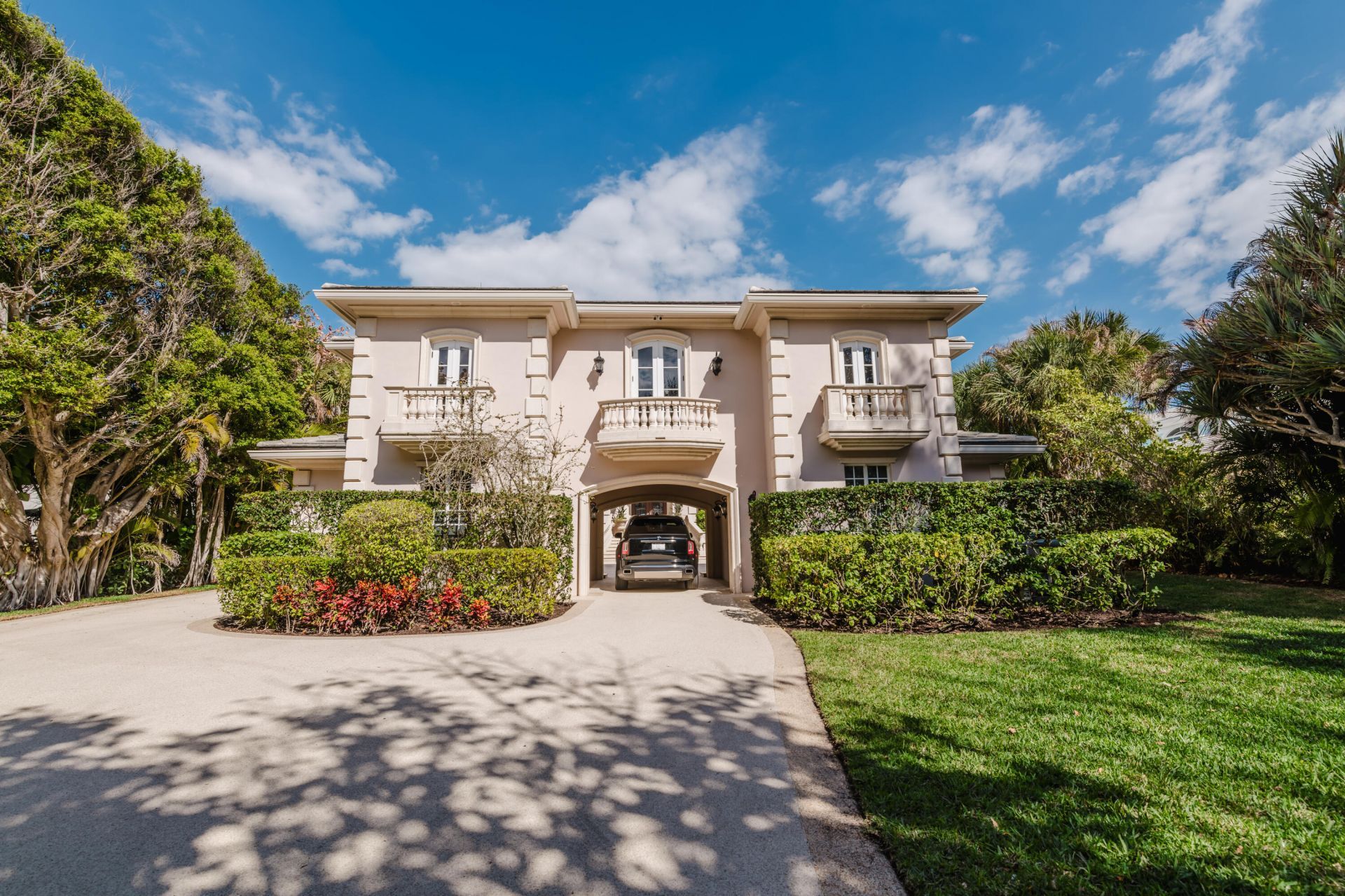 19 N Beach Road, Jupiter Island, FL 33455 Photo