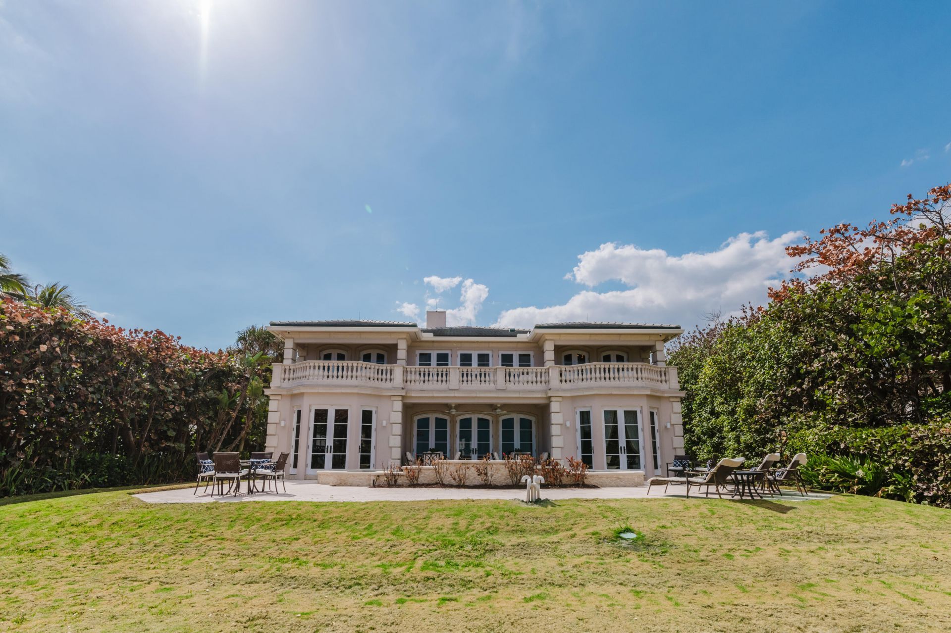 19 N Beach Road, Jupiter Island, FL 33455 Photo