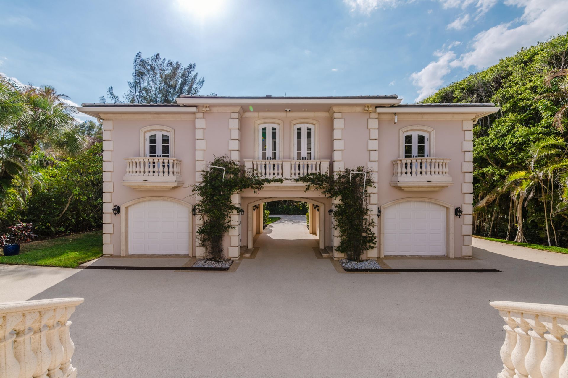 19 N Beach Road, Jupiter Island, FL 33455 Photo