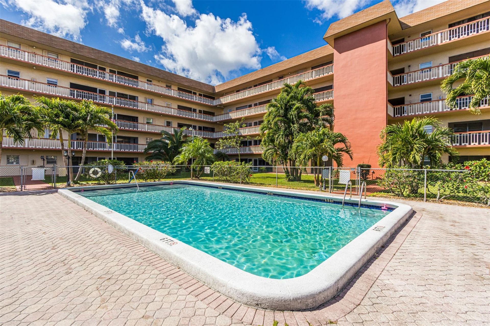 5300 Washington Street, Unit W414, Hollywood, FL 33021 Photo