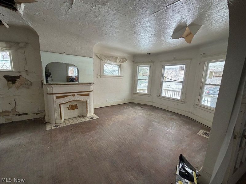 10708 Grantwood Avenue, Cleveland, OH 44108 Photo 2