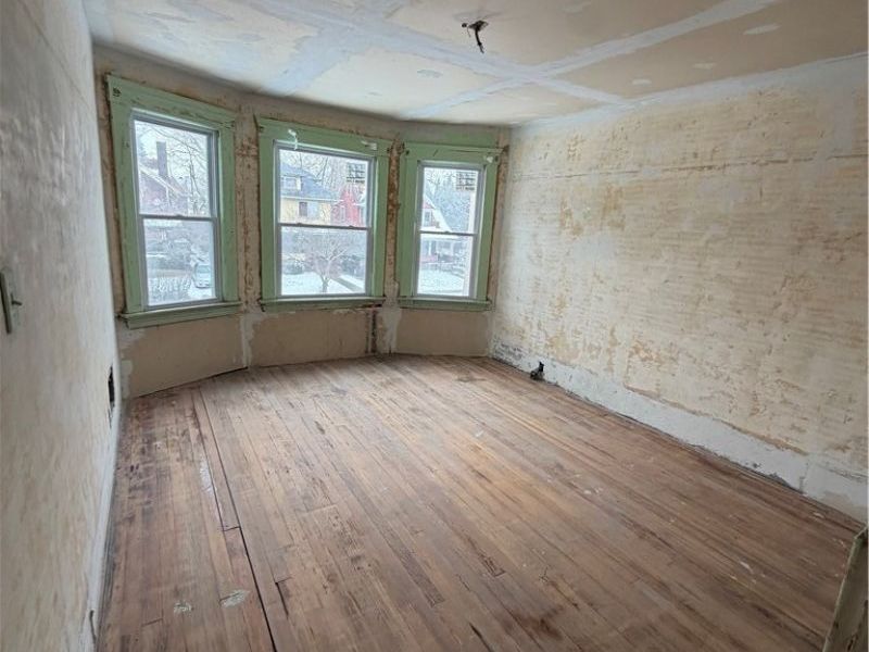 10708 Grantwood Avenue, Cleveland, OH 44108 Photo 9