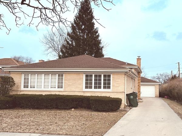 8415 N Ottawa Avenue, Niles, IL 60714