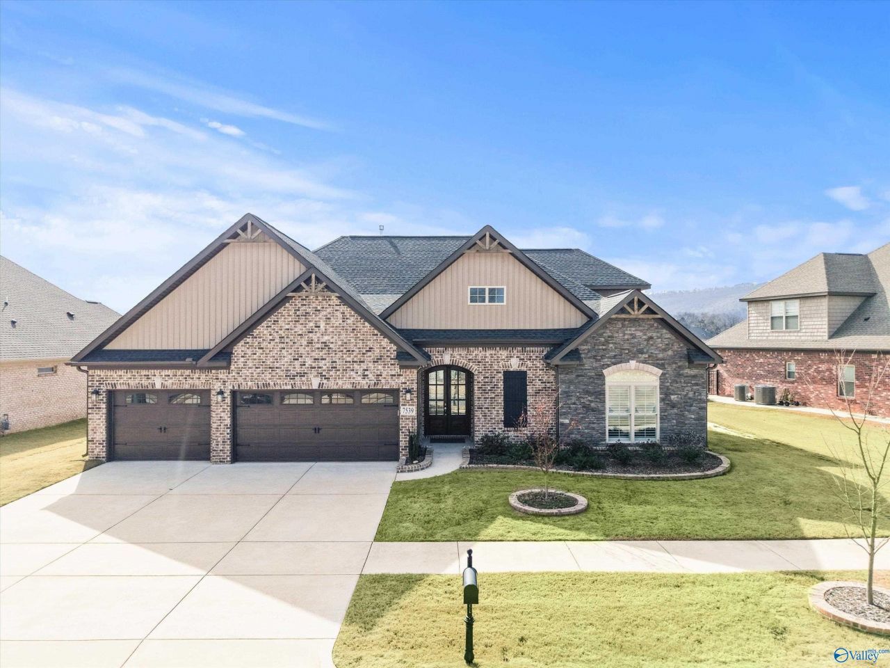 7539 Flint Crossing Circle, Owens Cross Roads, AL 35763 Main Photo