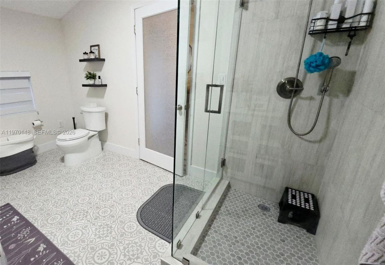 5870 NW 38th St, Virginia Gardens, FL 33166 Photo