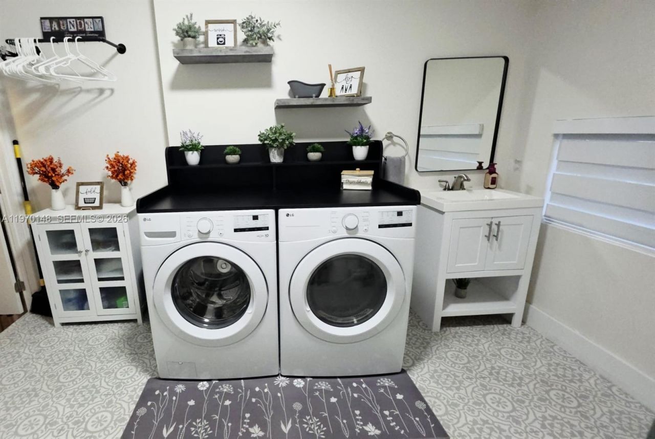 5870 NW 38th St, Virginia Gardens, FL 33166 Photo