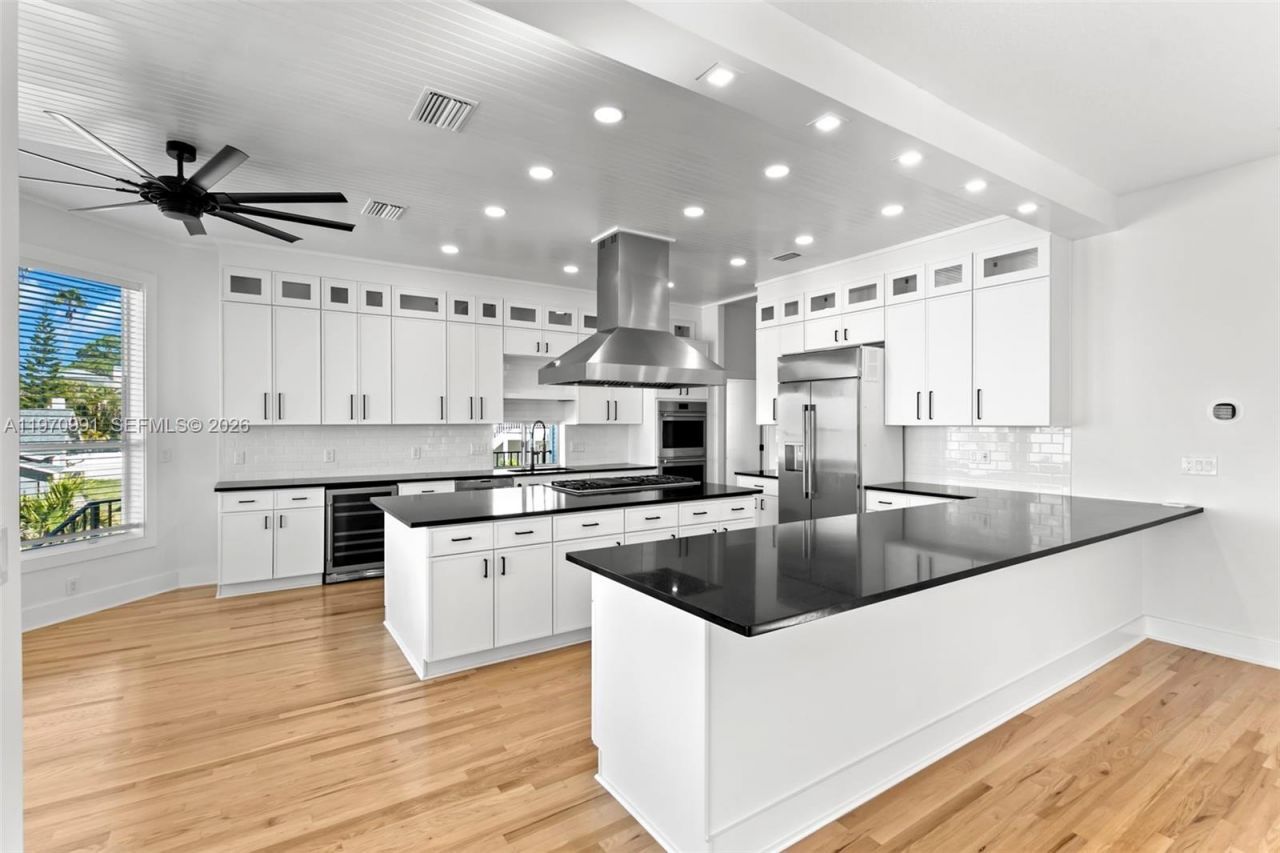 606 Indiana Ave, Crystal Beach, FL 34681 Photo