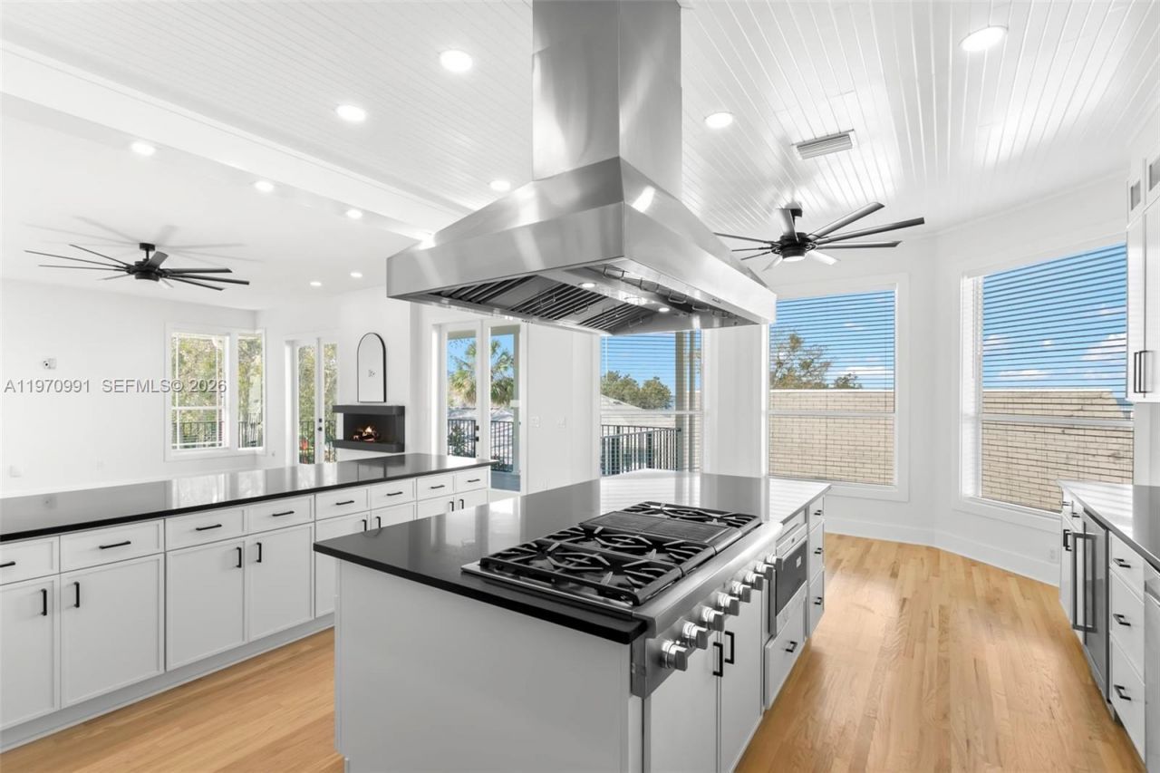 606 Indiana Ave, Crystal Beach, FL 34681 Photo