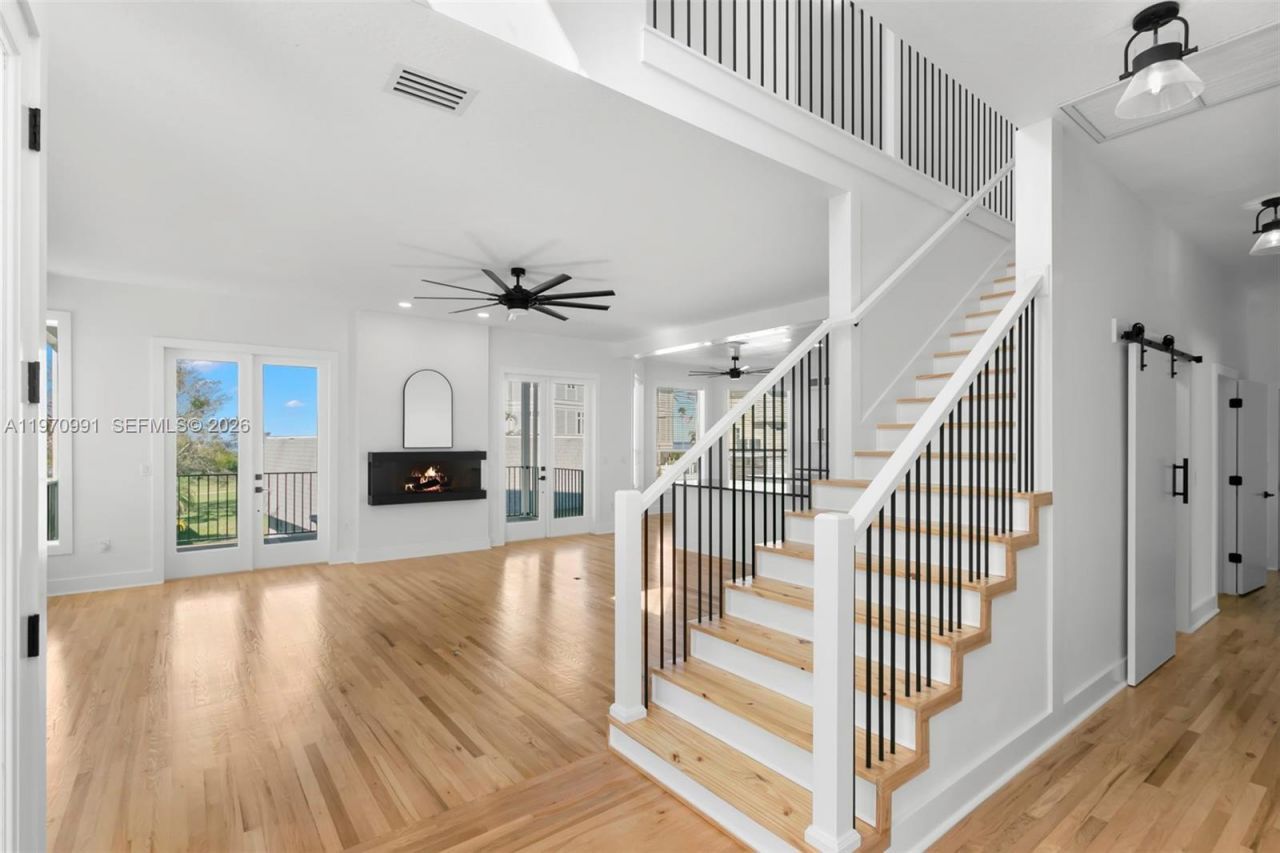 606 Indiana Ave, Crystal Beach, FL 34681 Photo