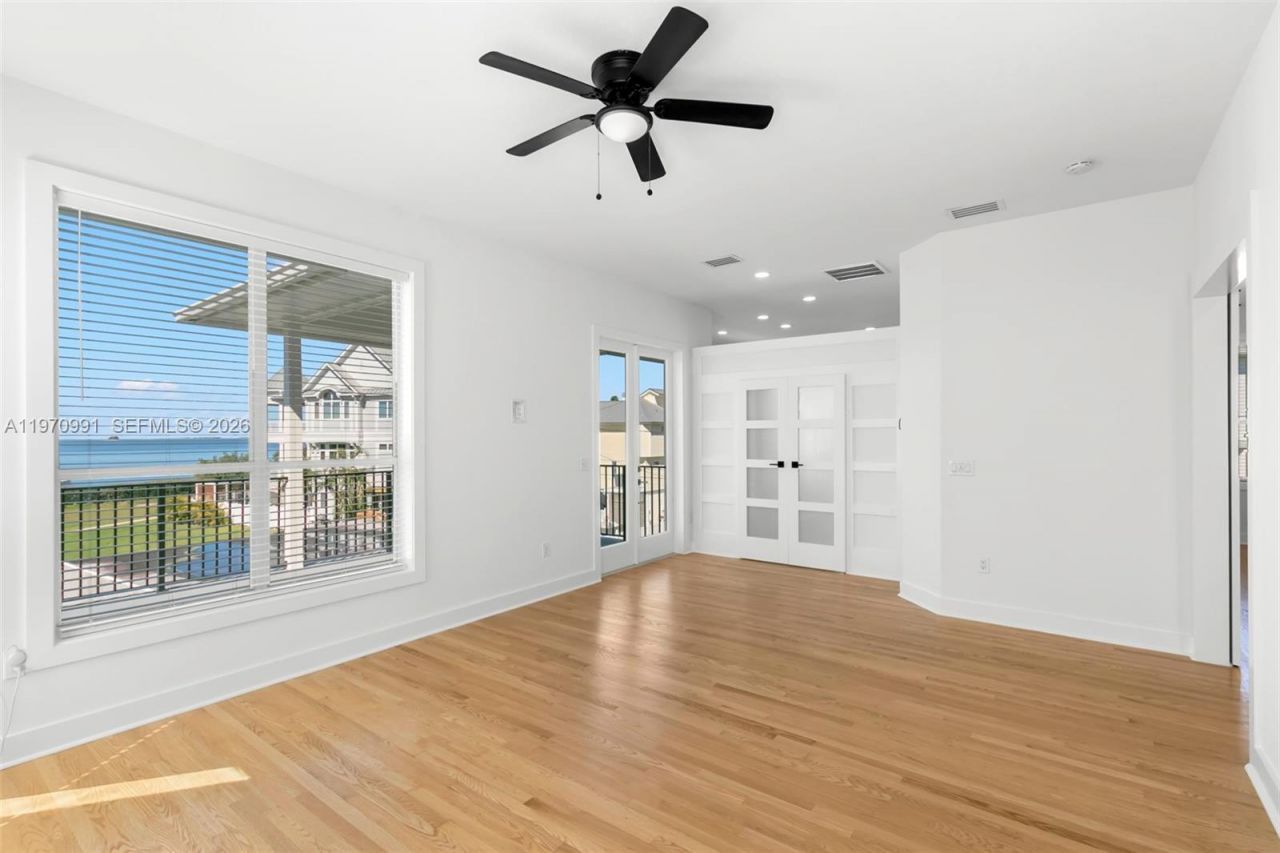 606 Indiana Ave, Crystal Beach, FL 34681 Photo