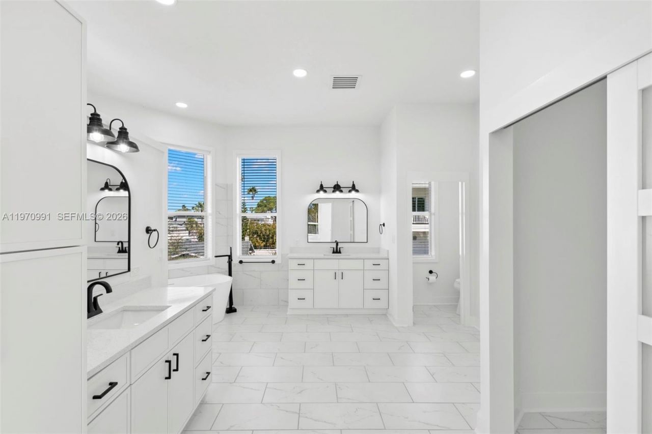 606 Indiana Ave, Crystal Beach, FL 34681 Photo