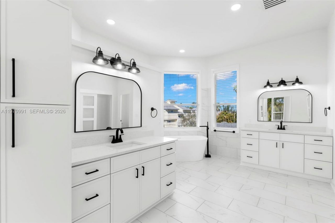 606 Indiana Ave, Crystal Beach, FL 34681 Photo