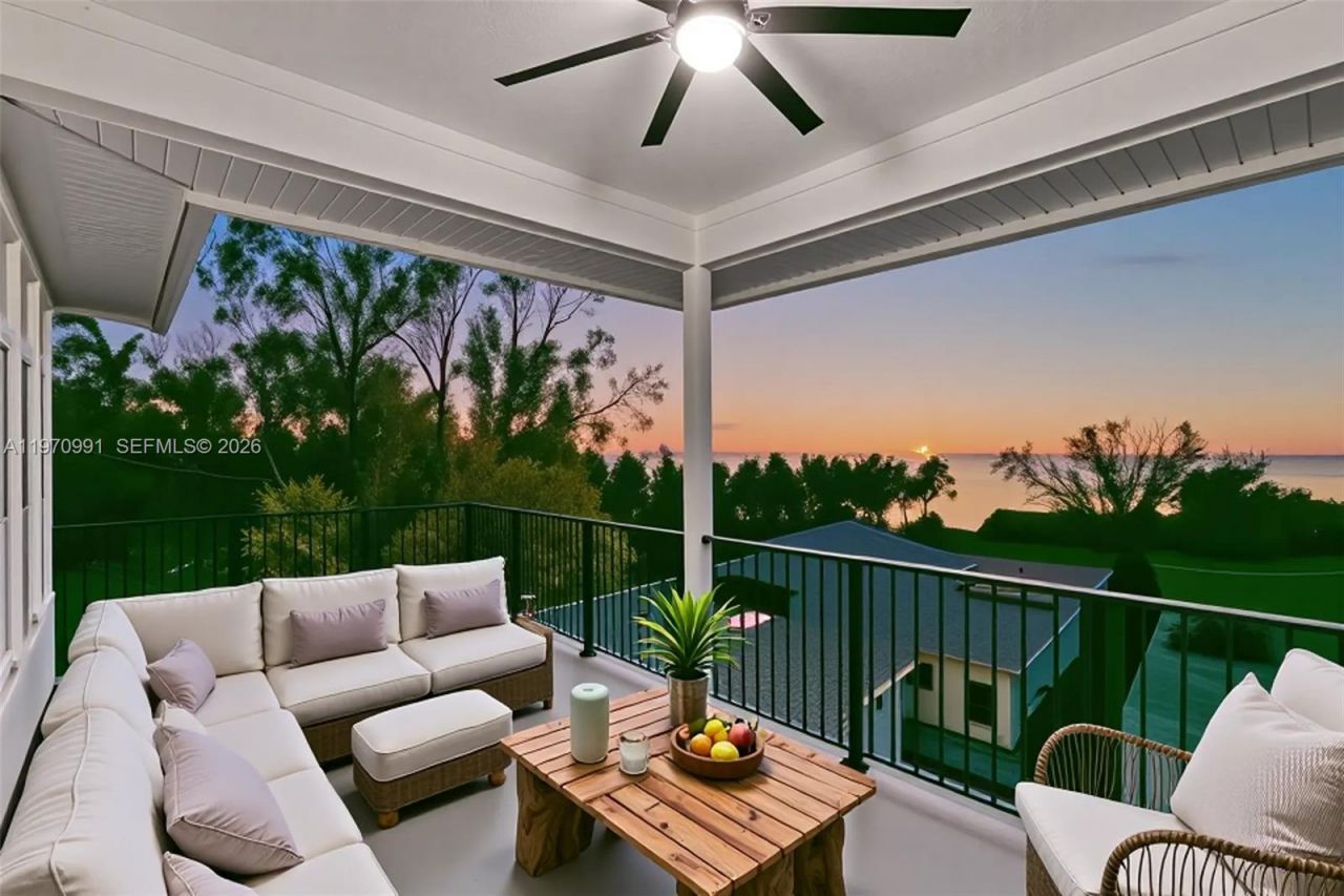 606 Indiana Ave, Crystal Beach, FL 34681 Photo