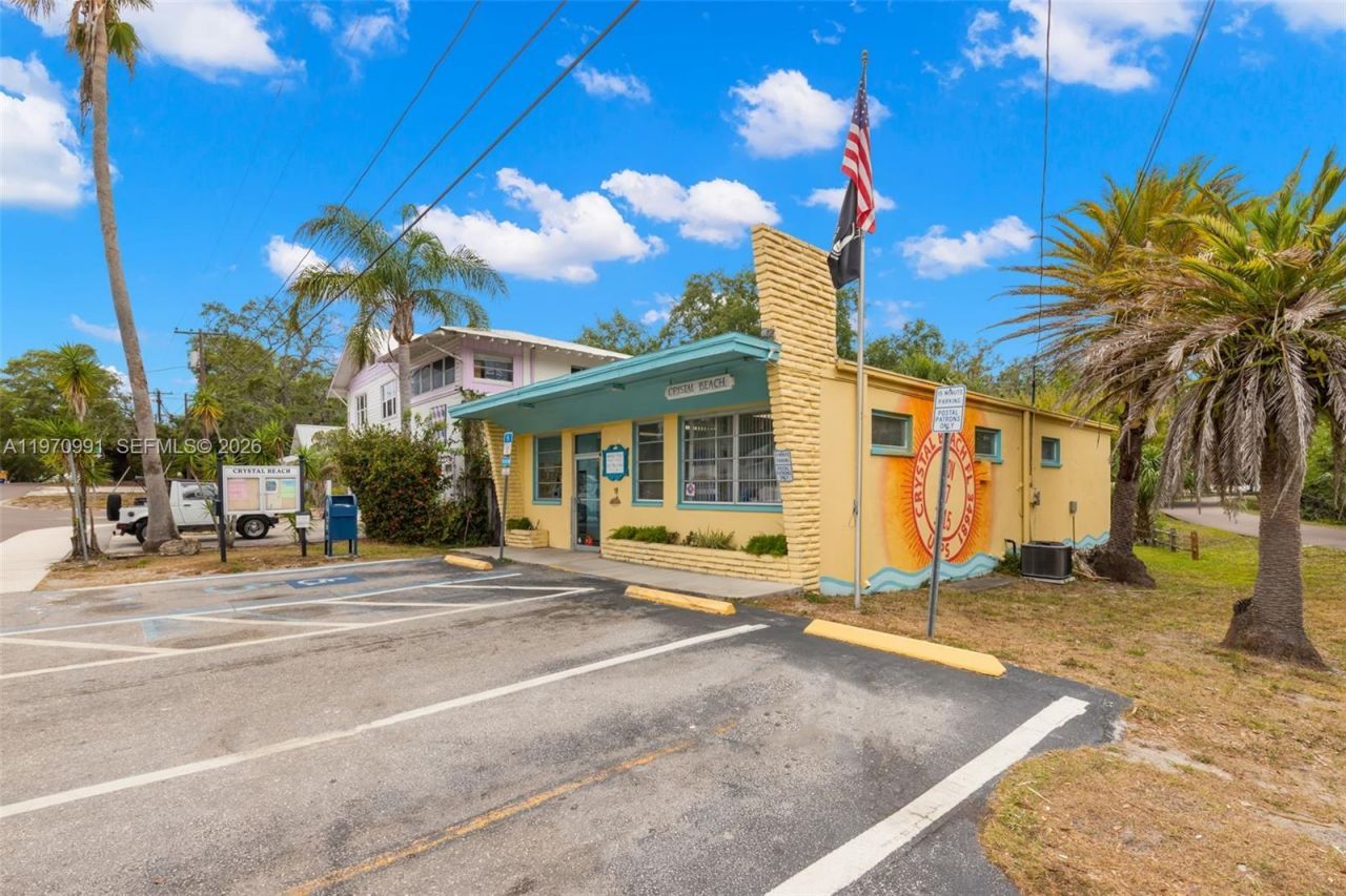 606 Indiana Ave, Crystal Beach, FL 34681 Photo