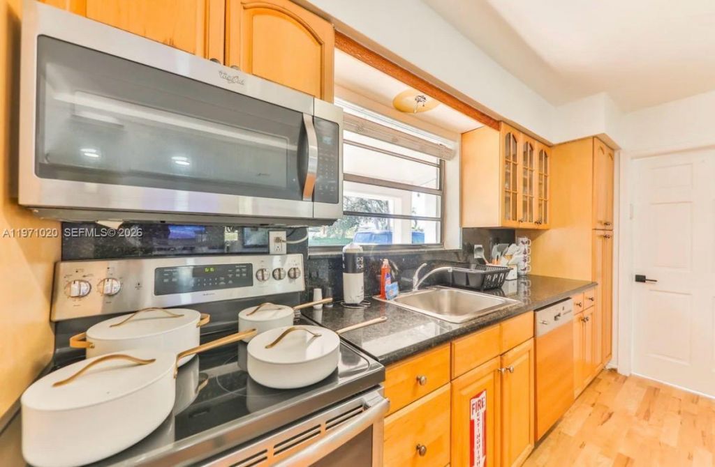 Please Call For Address, Miami, FL 33180 Photo