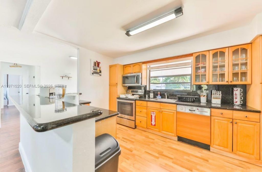 Please Call For Address, Miami, FL 33180 Photo