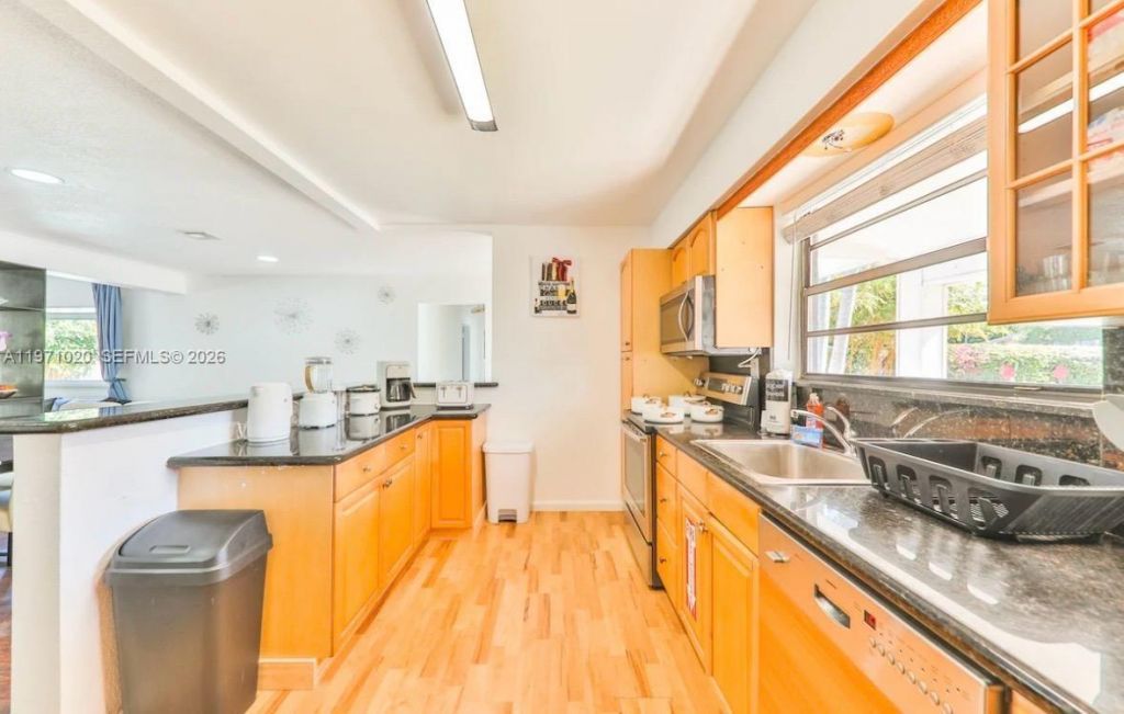 Please Call For Address, Miami, FL 33180 Photo