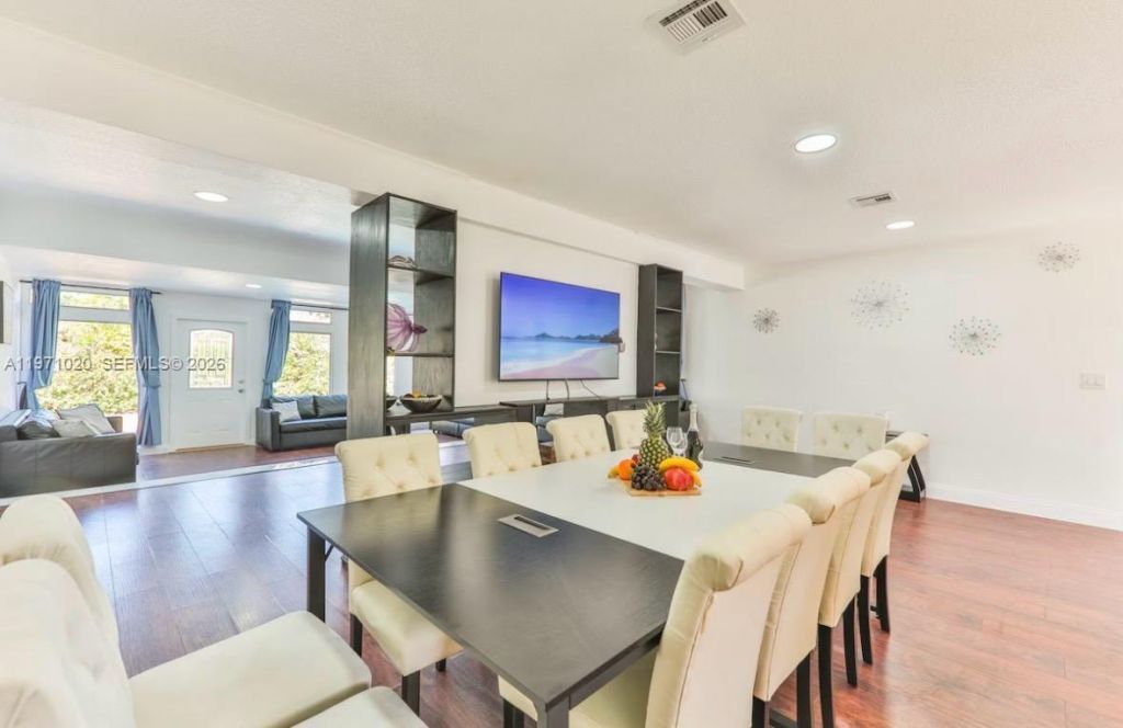 Please Call For Address, Miami, FL 33180 Photo