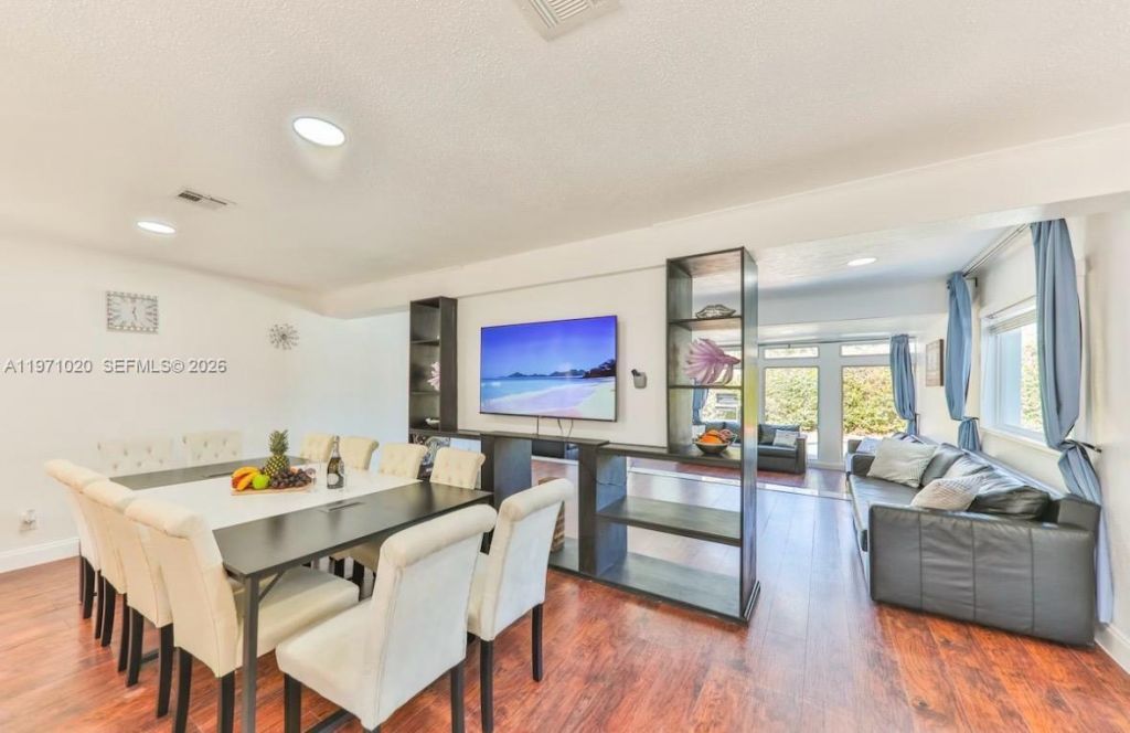 Please Call For Address, Miami, FL 33180 Photo