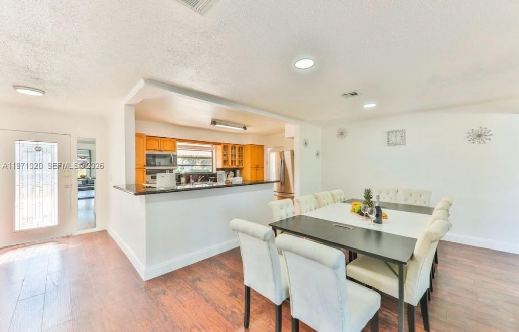 Please Call For Address, Miami, FL 33180 Photo