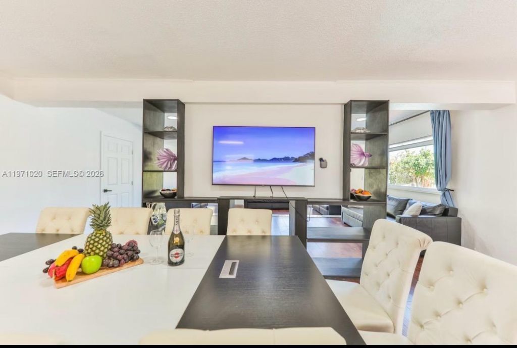 Please Call For Address, Miami, FL 33180 Photo