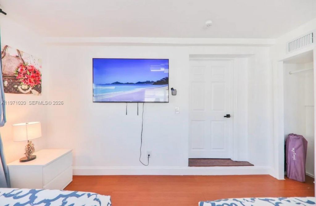 Please Call For Address, Miami, FL 33180 Photo