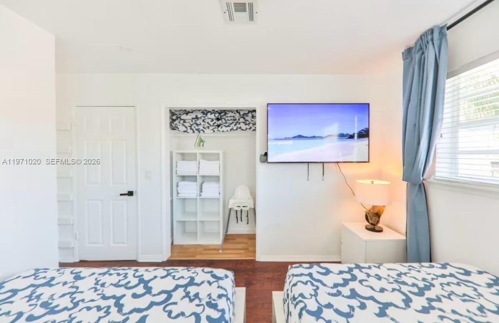 Please Call For Address, Miami, FL 33180 Photo